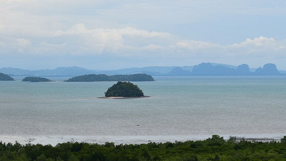 Long Beach (Phra Ae) on Koh Lanta, Krabi, Thailand