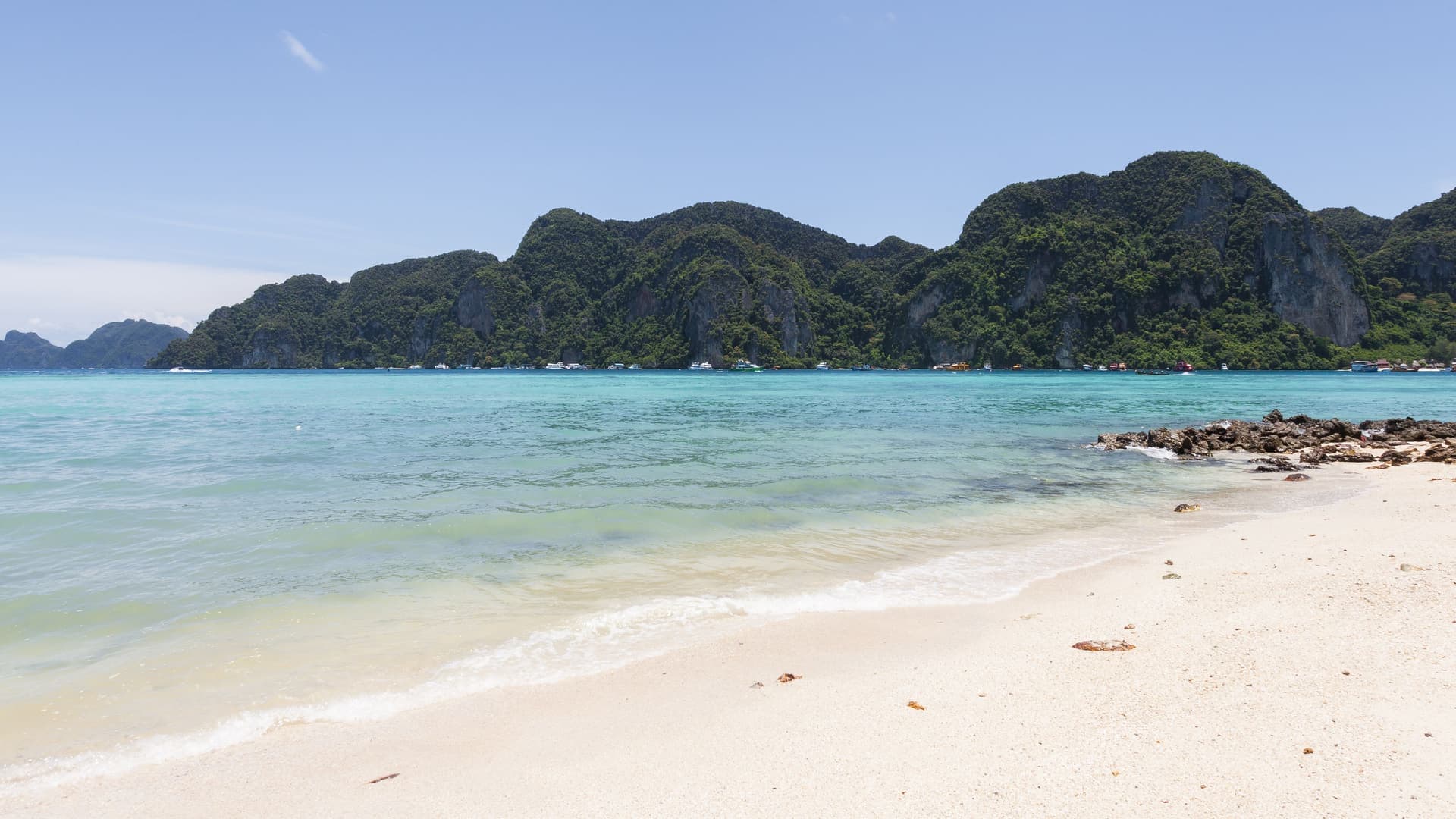 Koh Lanta or Koh Phi Phi