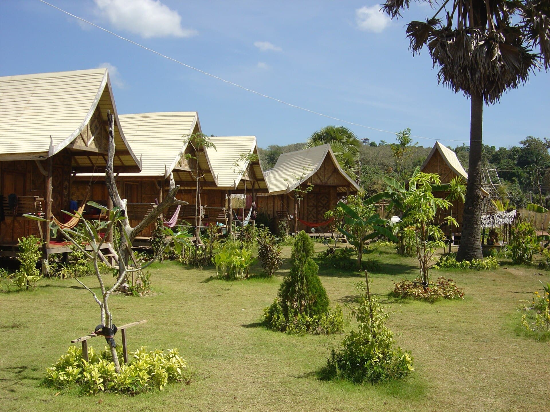 Koh Lanta beachfront accommodation by the sea