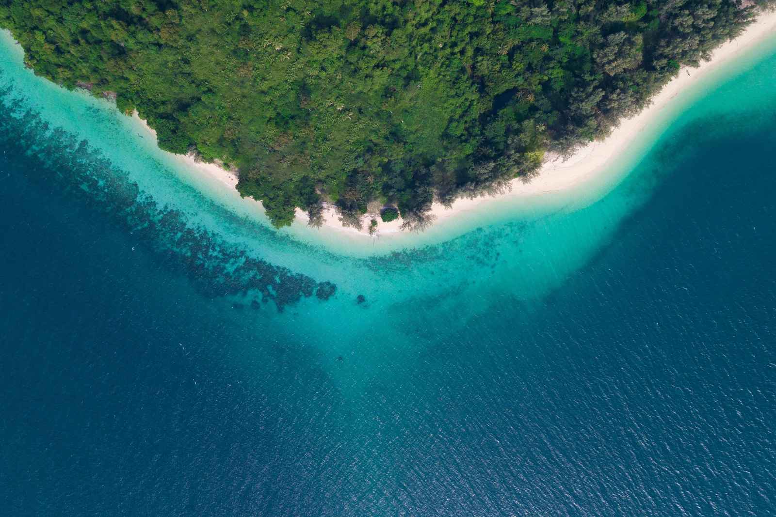 4-Island Tour to Koh Kradan with Beach Lunch